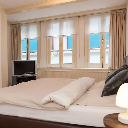 City Studios Bed & Breakfast 3*