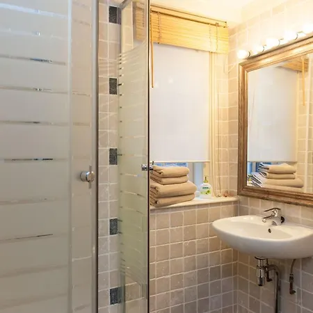 Bed & Breakfast City Studios