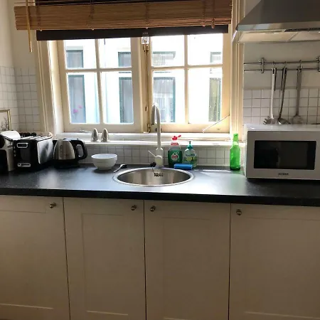 Bed & Breakfast City Studios