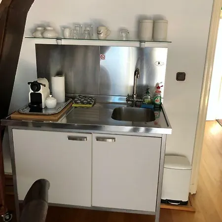 Bed & Breakfast City Studios